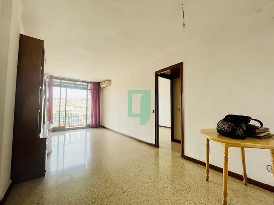 Foto 1 de Venta de piso en Montigalà -Sant Crist de 4 habitaciones con terraza y balcón