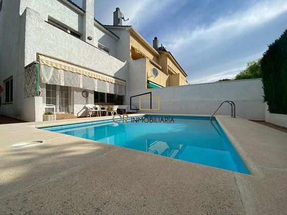 Foto 1 de Chalet en venta en Santa Margarida i els Monjos de 4 habitaciones con terraza y piscina