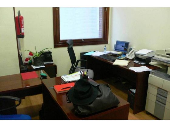 Foto 2 de Oficina en alquiler en San Pedro de Deusto-La Ribera con garaje
