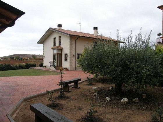 Foto 1 de Casa en venda a Uruñuela de 7 habitacions amb terrassa i garatge