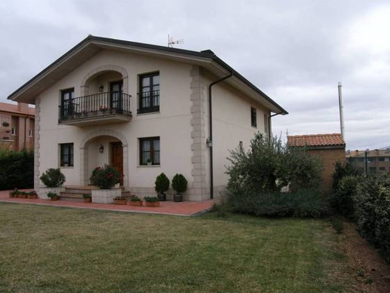 Foto 2 de Casa en venda a Uruñuela de 7 habitacions amb terrassa i garatge