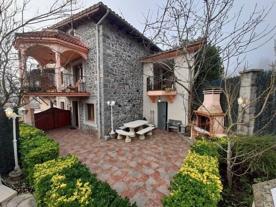 Foto 2 de Casa en venda a Ramales de la Victoria de 6 habitacions amb terrassa i piscina