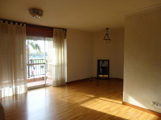 Foto 1 de Alquiler de piso en avenida Santa Rosa Lima de 3 habitaciones con terraza y garaje