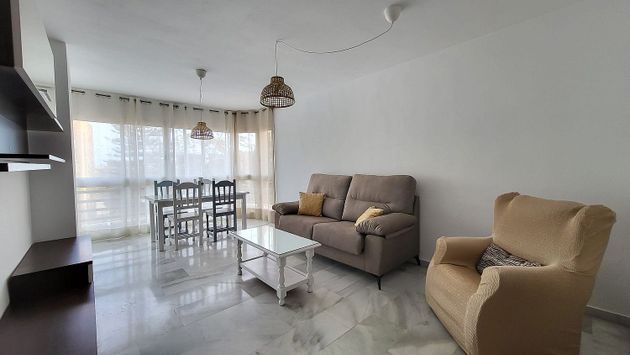 Foto 1 de Alquiler de piso en Carlos Haya de 3 habitaciones con garaje y muebles