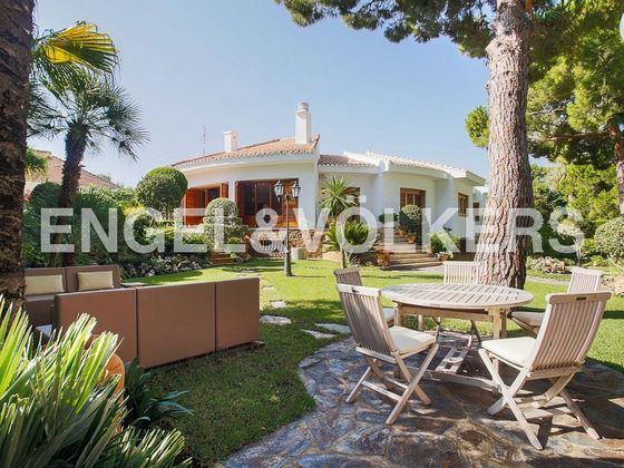 Foto 1 de Xalet en venda a Playa de Gandia de 5 habitacions amb terrassa i piscina