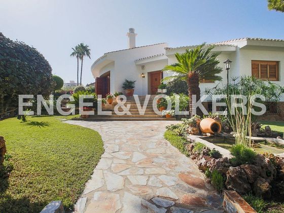 Foto 2 de Chalet en venta en Playa de Gandia de 5 habitaciones con terraza y piscina