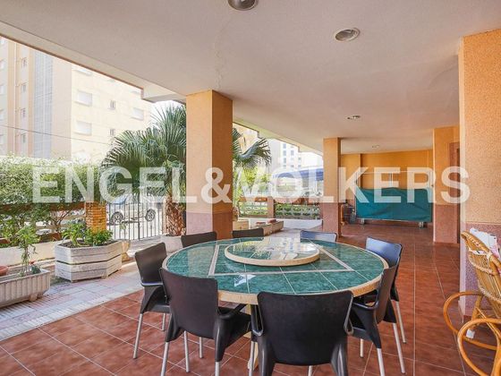 Foto 2 de Pis en venda a Playa de Gandia de 4 habitacions amb terrassa i garatge