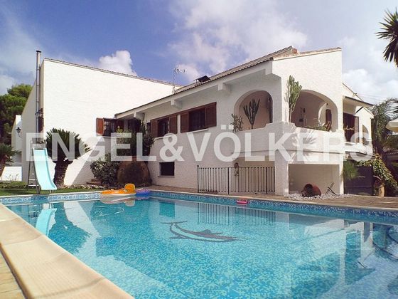 Foto 1 de Chalet en venta en La Cañada de 5 habitaciones con terraza y piscina