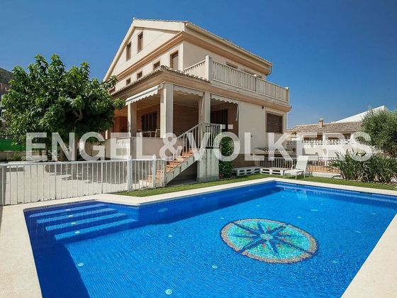 Foto 1 de Alquiler de chalet en El Faro - El Dossel de 5 habitaciones con terraza y piscina