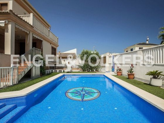 Foto 2 de Alquiler de chalet en El Faro - El Dossel de 5 habitaciones con terraza y piscina