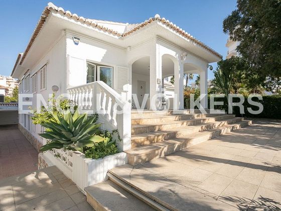Foto 2 de Xalet en venda a Urbanizaciones- Santa Ana- Las Estrellas de 7 habitacions amb piscina i aire acondicionat