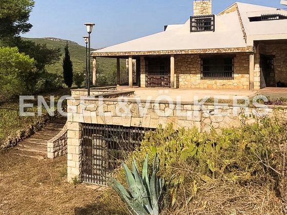 Foto 2 de Casa rural en venda a Macastre de 3 habitacions amb terrassa i piscina