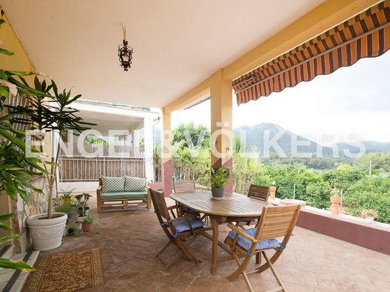 Foto 1 de Chalet en venta en Simat de la Valldigna de 4 habitaciones con terraza y jardín