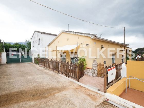Foto 2 de Chalet en venta en Simat de la Valldigna de 4 habitaciones con terraza y jardín