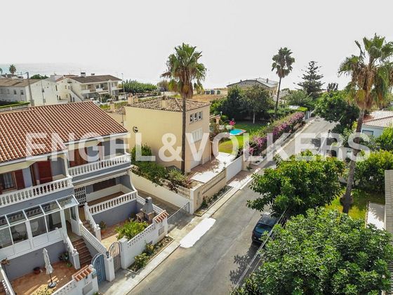 Foto 1 de Casa adossada en venda a Cala del Puntal  de 3 habitacions amb terrassa i balcó