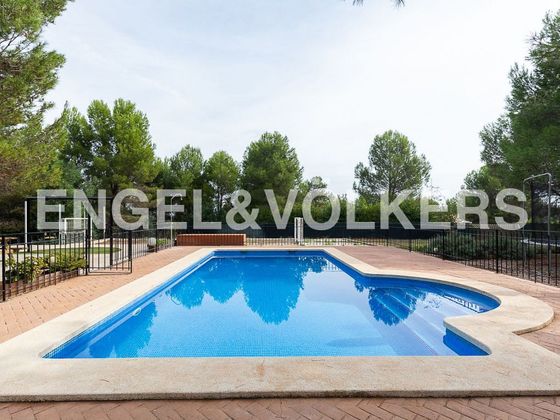Foto 2 de Venta de chalet en Enguera de 3 habitaciones con terraza y piscina