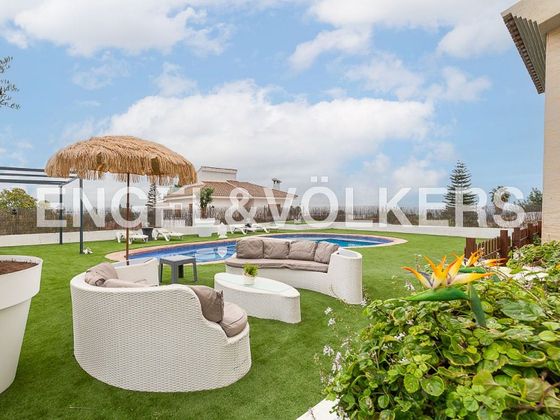 Foto 1 de Chalet en venta en Calicanto - Cumbres de Calicanto - Santo Domingo de 4 habitaciones con piscina y balcón