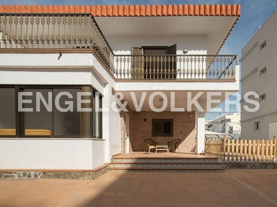 Foto 2 de Xalet en venda a Moncófar playa de 6 habitacions amb terrassa i jardí