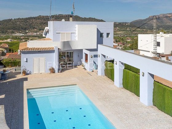 Foto 2 de Venta de chalet en Pedreguer de 4 habitaciones con terraza y piscina