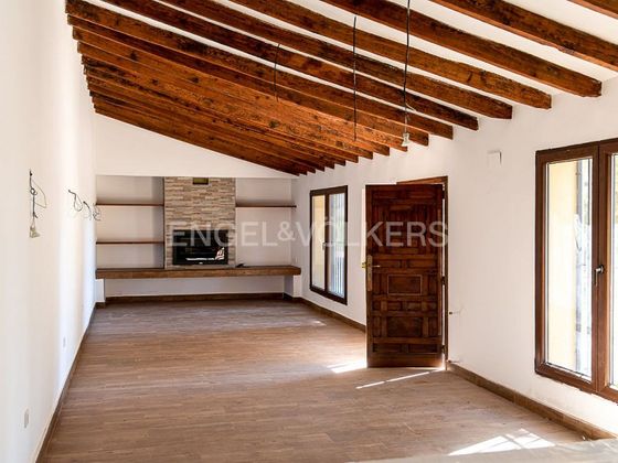Foto 1 de Casa rural en venda a Utiel de 4 habitacions amb terrassa i calefacció
