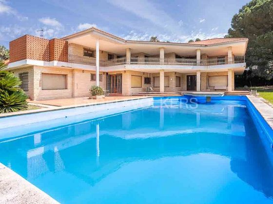 Foto 1 de Xalet en venda a Urbanizaciones- Santa Ana- Las Estrellas de 6 habitacions amb piscina i jardí