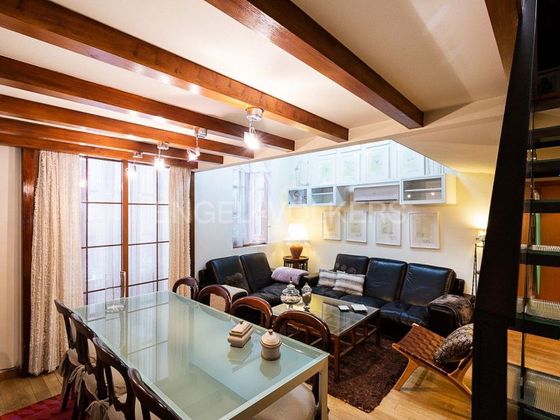 Foto 2 de Alquiler de piso en El Mercat de 4 habitaciones con muebles y balcón