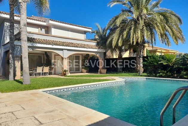 Foto 1 de Chalet en venta en Gallipont de 6 habitaciones con terraza y piscina
