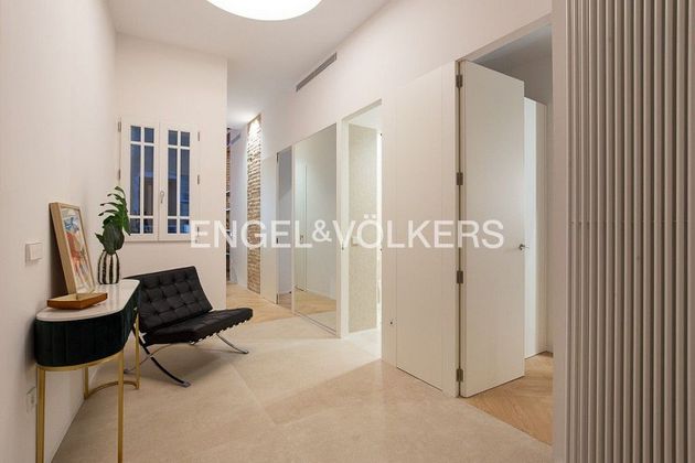 Foto 2 de Alquiler de piso en El Mercat de 3 habitaciones con muebles y balcón