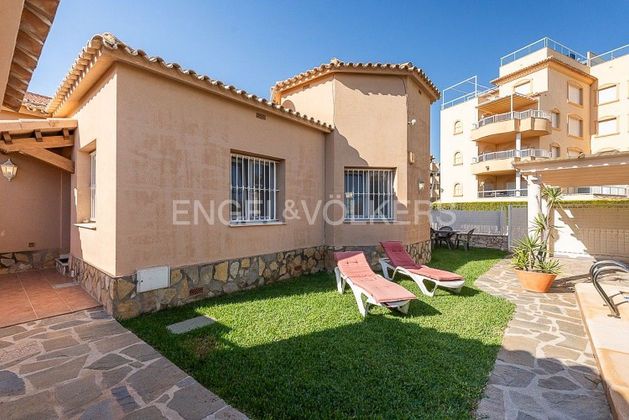 Foto 2 de Venta de chalet en Oliva Nova de 2 habitaciones con terraza y piscina