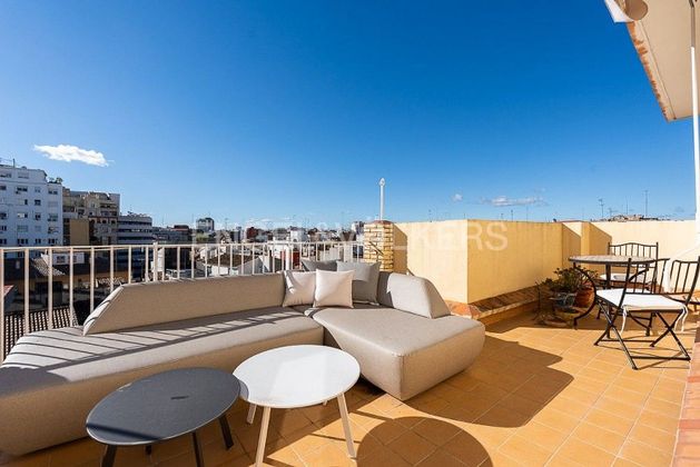 Foto 1 de Àtic en venda a El Mercat de 1 habitació amb terrassa i aire acondicionat