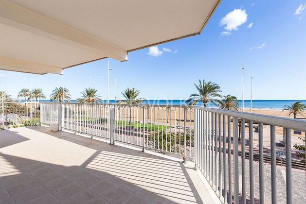 Foto 1 de Piso en venta en Playa de Gandia de 4 habitaciones con terraza y garaje