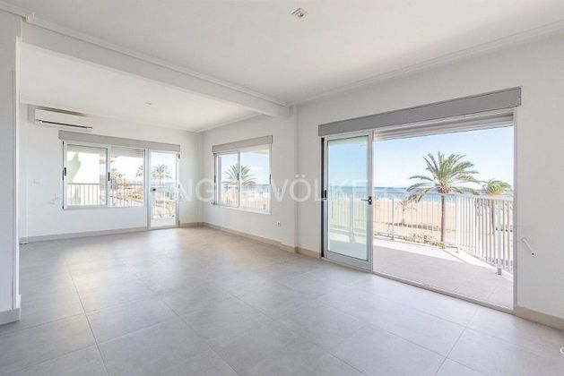 Foto 2 de Piso en venta en Playa de Gandia de 4 habitaciones con terraza y garaje