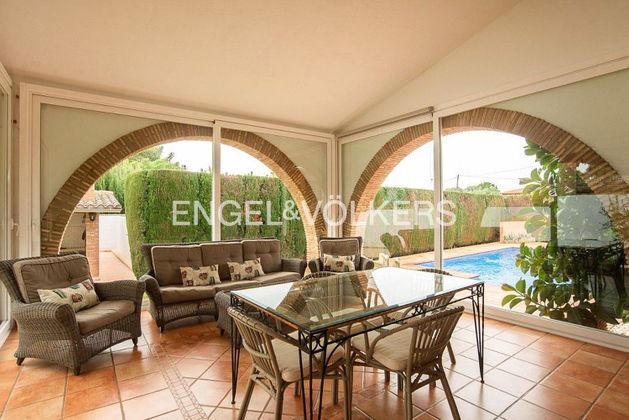 Foto 1 de Xalet en venda a Madrigal de 4 habitacions amb terrassa i piscina