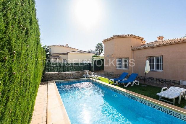 Foto 1 de Venta de chalet en Oliva Nova de 2 habitaciones con terraza y piscina