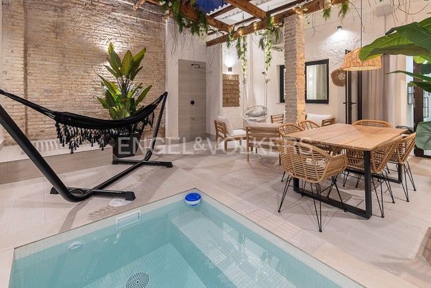 Foto 1 de Piso en venta en En Corts de 1 habitación con terraza y piscina