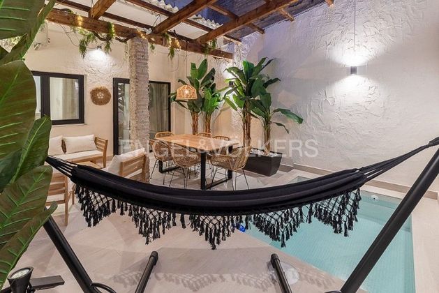 Foto 2 de Piso en venta en En Corts de 1 habitación con terraza y piscina