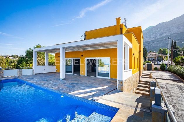 Foto 2 de Venta de chalet en El Montgó de 4 habitaciones con terraza y piscina