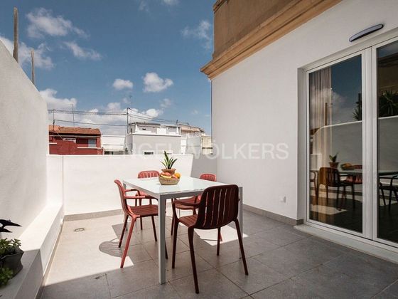 Foto 2 de Alquiler de ático en Russafa de 3 habitaciones con terraza y muebles