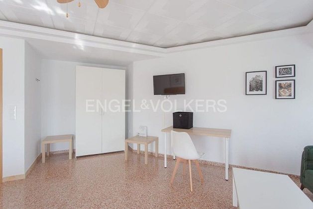 Foto 2 de Alquiler de piso en Benimàmet de 6 habitaciones con muebles y aire acondicionado