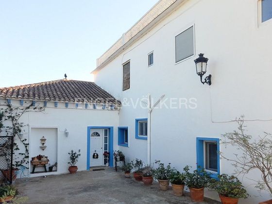 Foto 1 de Chalet en venta en Riba-roja de Túria de 7 habitaciones con terraza y jardín
