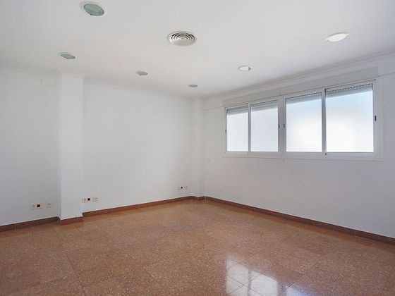 Foto 1 de Piso en alquiler en Gran Vía de 5 habitaciones con balcón y aire acondicionado