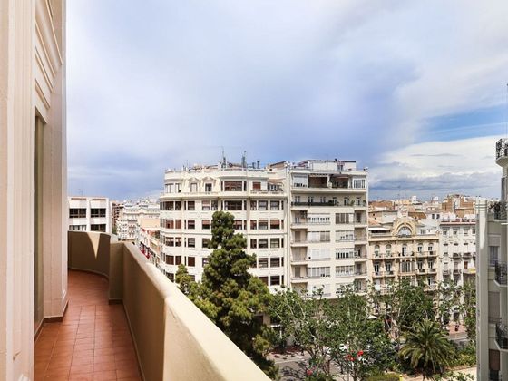 Foto 1 de Piso en alquiler en Gran Vía de 4 habitaciones con balcón y aire acondicionado