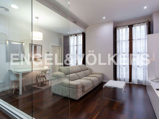 Foto 1 de Alquiler de piso en El Mercat de 1 habitación con muebles y balcón