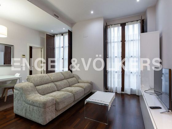Foto 2 de Alquiler de piso en El Mercat de 1 habitación con muebles y balcón