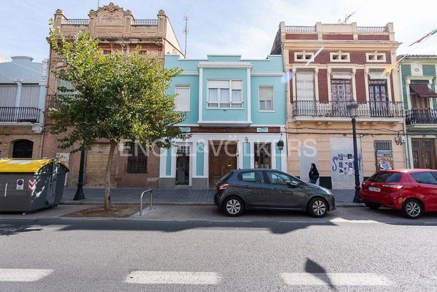 Foto 1 de Casa adossada en venda a El Cabanyal- El Canyamelar de 6 habitacions amb balcó i calefacció