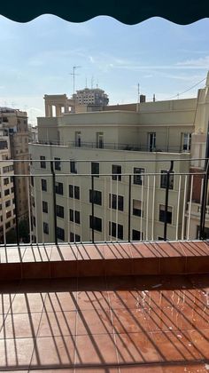 Foto 2 de Alquiler de piso en El Mercat de 2 habitaciones con terraza y muebles