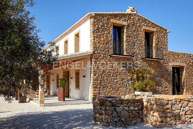 Foto 1 de Casa rural en venda a El Montgó de 6 habitacions amb terrassa i piscina