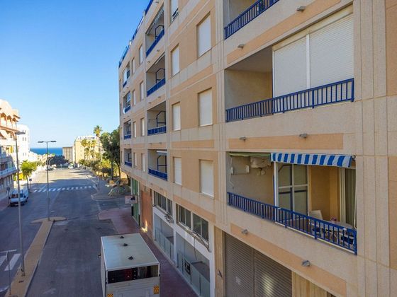 Foto 1 de Venta de piso en calle Gines de Los Ríos de 2 habitaciones con terraza y piscina