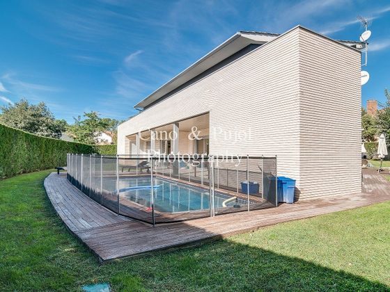 Foto 2 de Chalet en venta en Can Majó - Can Trabal de 6 habitaciones con terraza y piscina