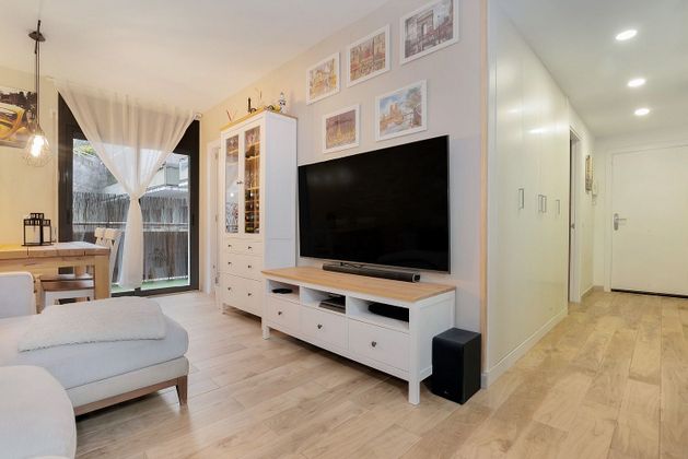 Foto 2 de Piso en venta en Cervelló de 2 habitaciones con balcón y aire acondicionado